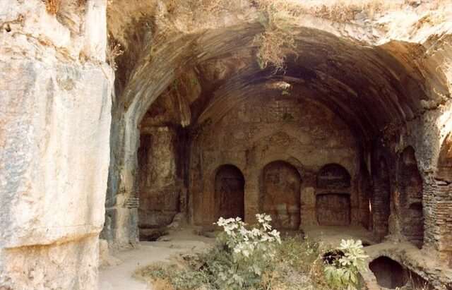 Yedi Uyuyan Mağarası